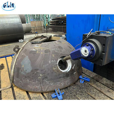 پس از تشکیل سر نیمه کره ای، سوراخ ها حفاری می شوند و تقویت بر اساس محاسبات فشار انجام می شود تا اطمینان حاصل شود.